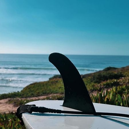 Hôtel Tika Surf Camp Ericeira à Carvoeira Extérieur photo